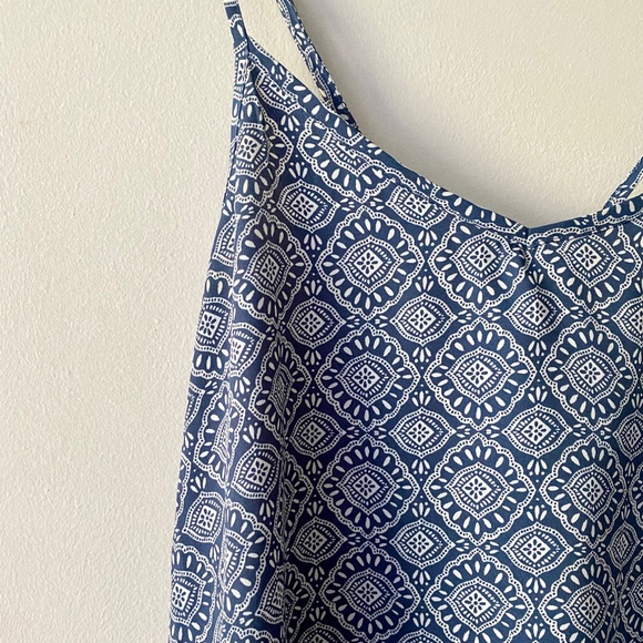 Cross-back Paisley Tank Top - Picture 2 of 6